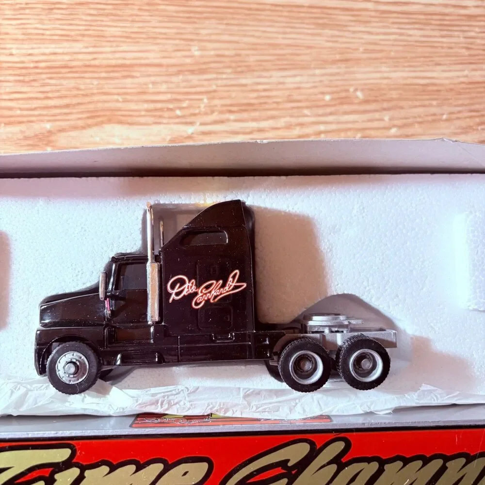 1995 Action 1/64 Richard Petty Dale Earnhardt 7&7 Diecast Racecar Semi